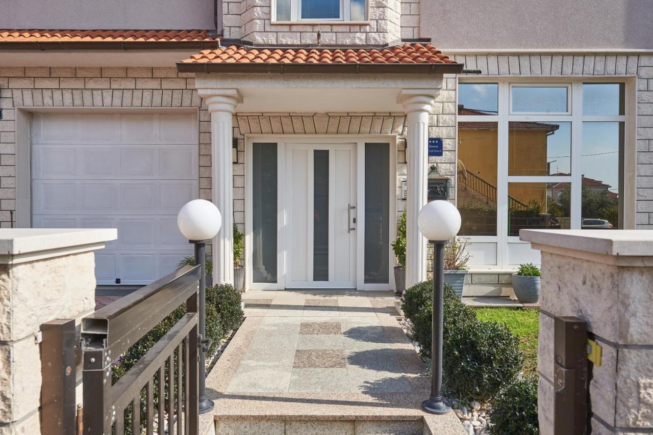 Apartments Lovric With Sea View Kaštela Exteriér fotografie
