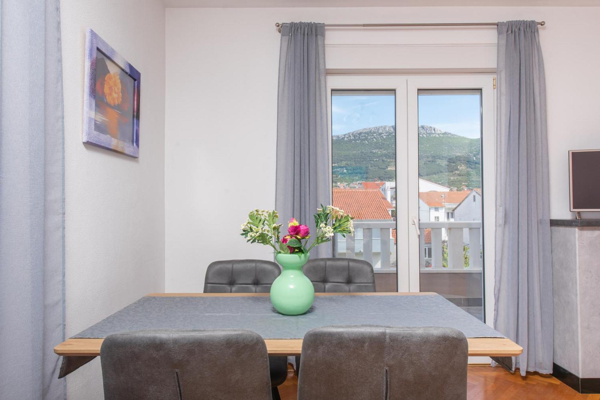 Apartments Lovric With Sea View Kaštela Exteriér fotografie