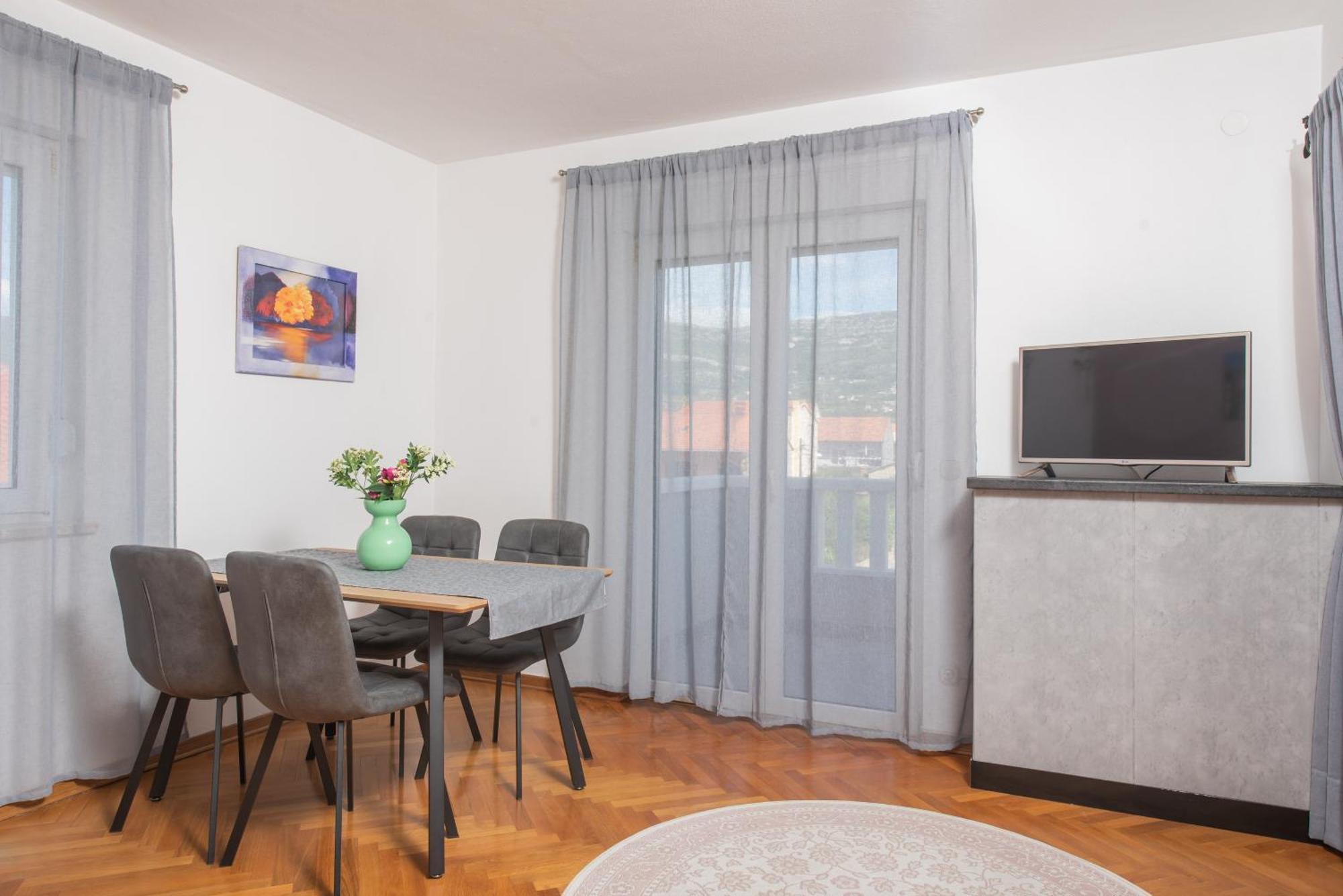 Apartments Lovric With Sea View Kaštela Exteriér fotografie