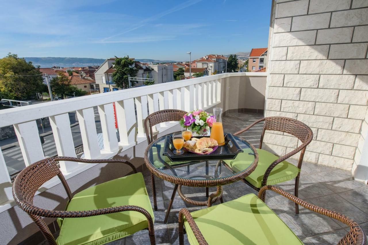 Apartments Lovric With Sea View Kaštela Exteriér fotografie